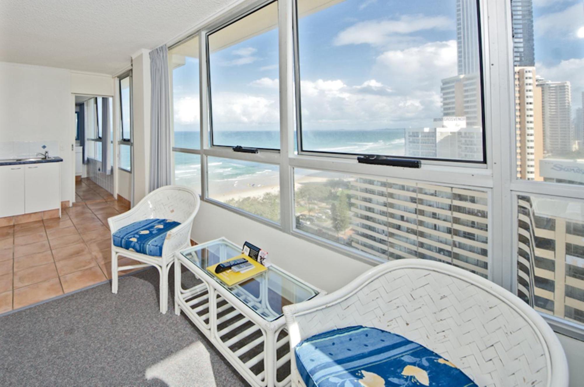 Chateau Beachside Resort Gold Coast Exterior photo