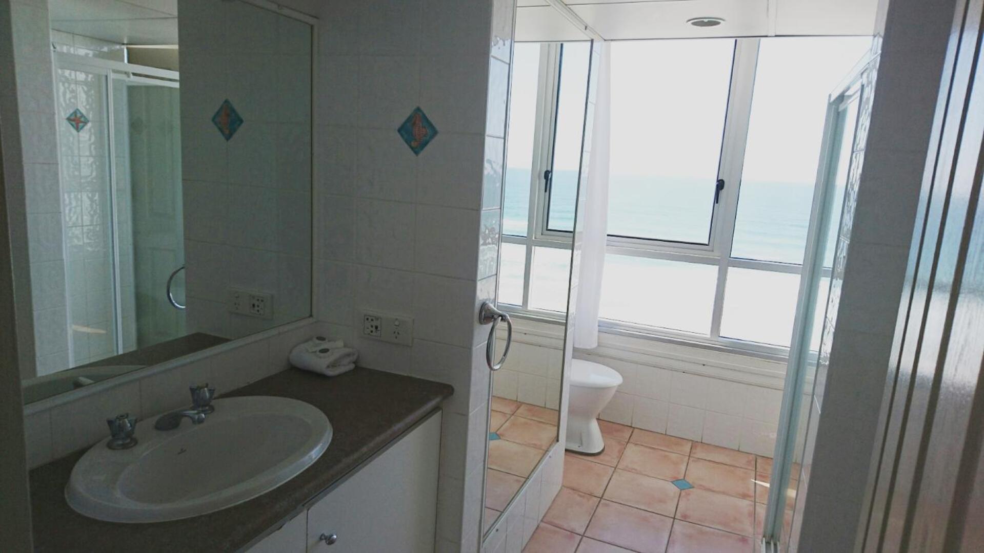 Chateau Beachside Resort Gold Coast Room photo