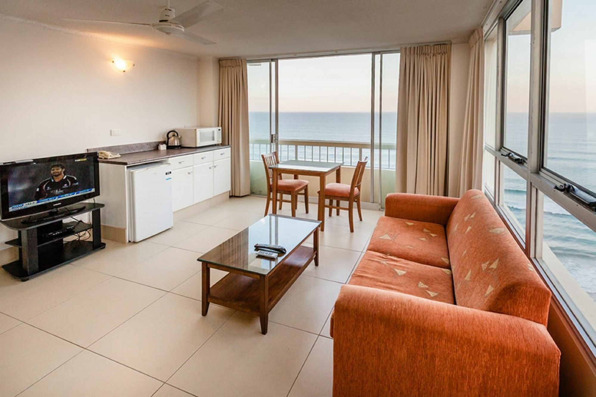 Chateau Beachside Resort Gold Coast Exterior photo